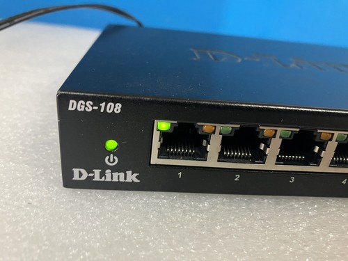 ~ D-Link 8 Port Gigabit Metal Desktop Ethernet Switch ( DGS-108 ) With Adapter - Picture 3 of 7