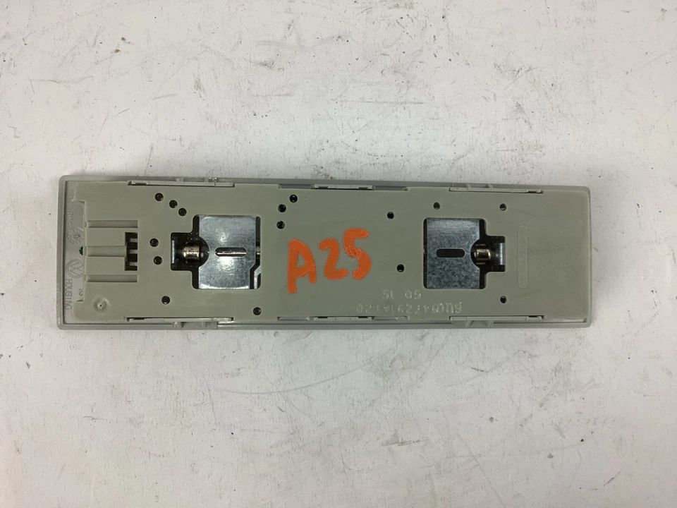 Interruptor de luz de lectura lámpara domo interior Volkswagen Jetta 2011-2018 6Q0947291 OEM. Foto 2 de 4