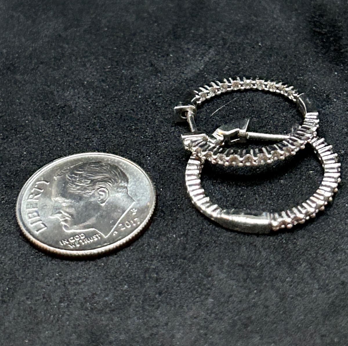 10K White Gold JX Diamond 1.5mm Hoop Earrings 0.6in - 2.68g 10K White Gold JX Diamond 1.5mm Hoop Earrings 0.6in - 2.68g