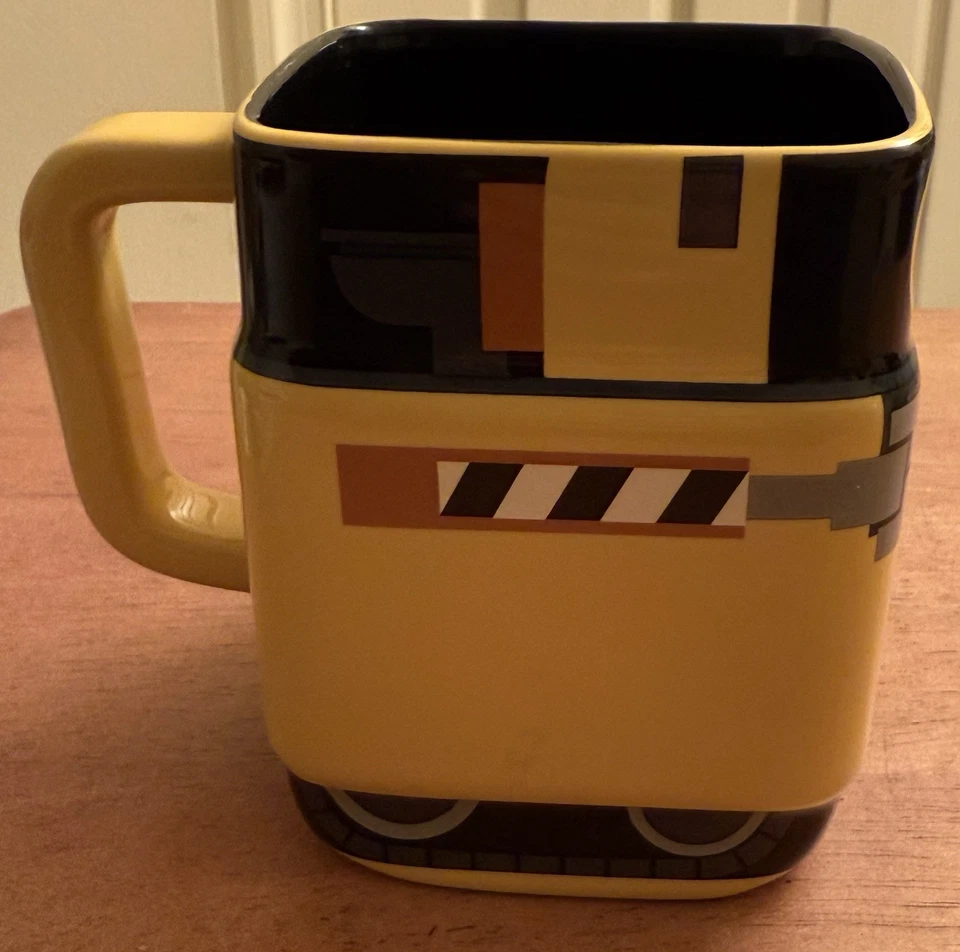 Taza Wall-E Robot 3D Forma Cuadrada - Taza Coleccionable Tienda Disney Rara Usada en Excelente Condición Foto 4 de 4