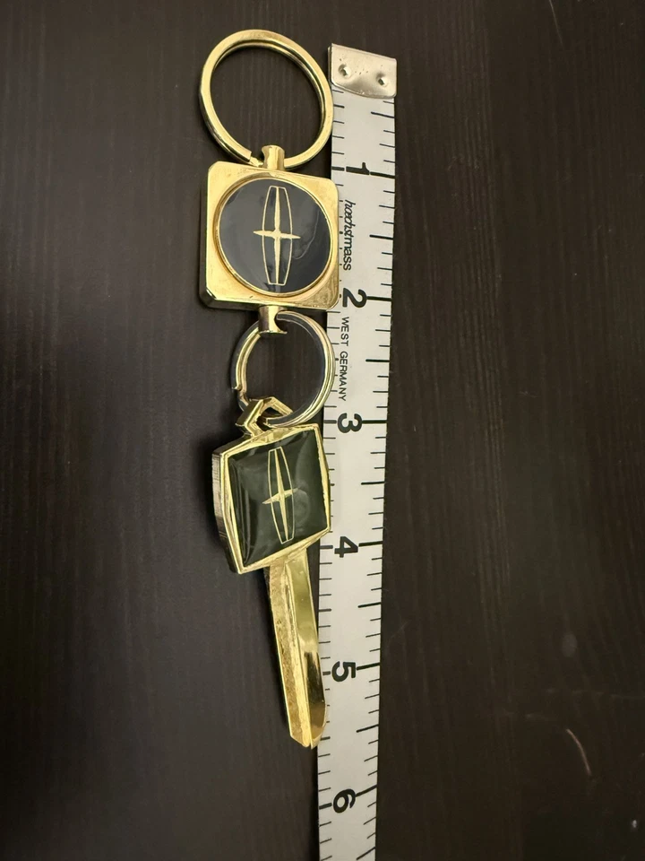 Lincoln Continental Mark III, IV, V, VI Uncut Key Diamond Collectors Town Car - Image 4 of 4