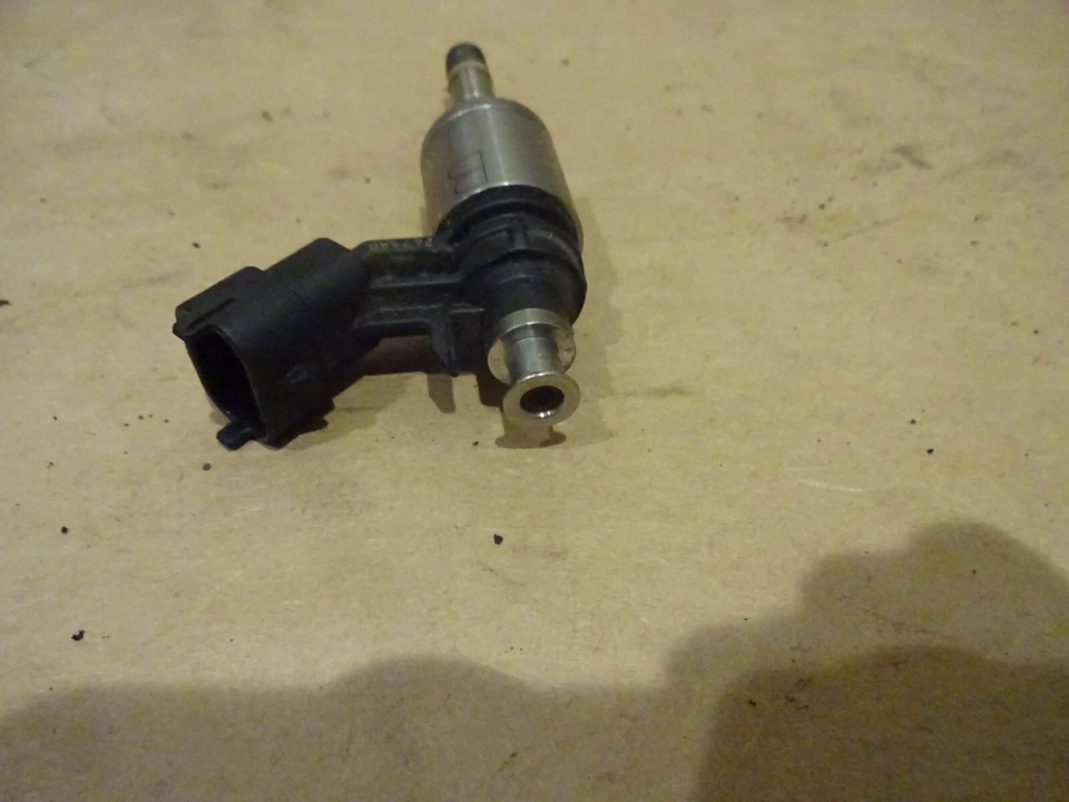 Ferrari California - Inyector de combustible -P/N 247589 Foto 2 de 4