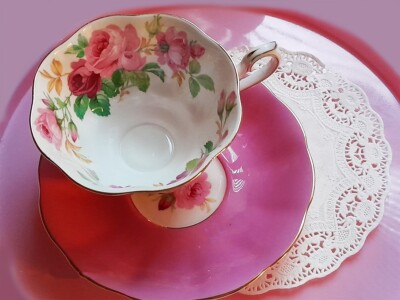 Royal Albert seltene Vintage Cabbage Roses Teetasse und Untertasse Bone China, um 1950