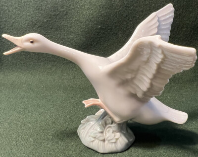 Lladro Goose Duck Taking Flight Wings Spread Figurine