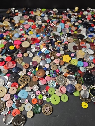 Unique Vintage Button Lot in Various Materials and Sizes Antique Crafts Art - Picture 2 of 5