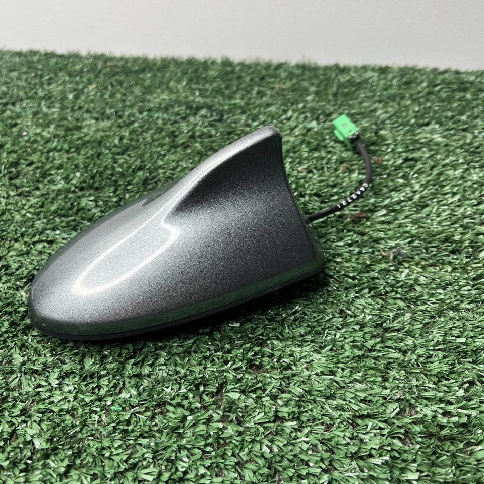 Antena de aleta de tiburón Infiniti M37 M56 Q70L 2011-2019 OEM Foto 2 de 3