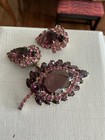 Stunning Vintage Magenta Pink Burgundy Rhinestones Prong-set Brooch Earrings — photo 5