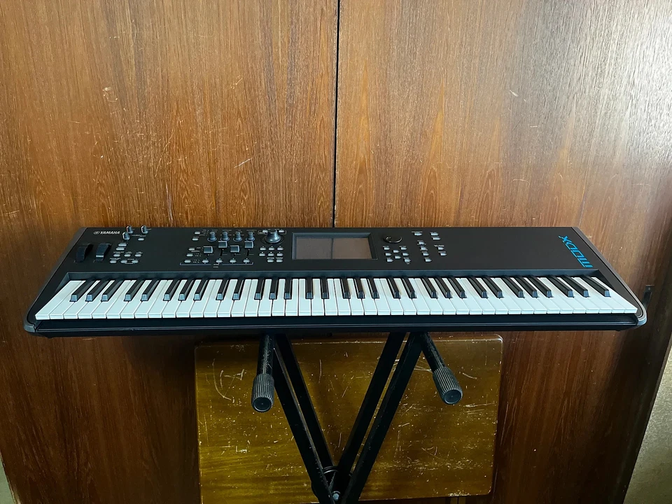 Yamaha MODX7 76 Semi Weighted Key Synthesizer w/ gig bag - Image 4 of 4