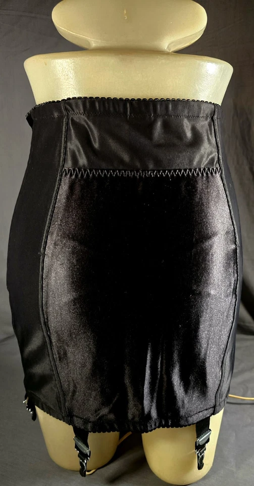 Trim Girdle Skirt Sz Large Black And Leopard Panel 6 Garters - Image 3 of 4