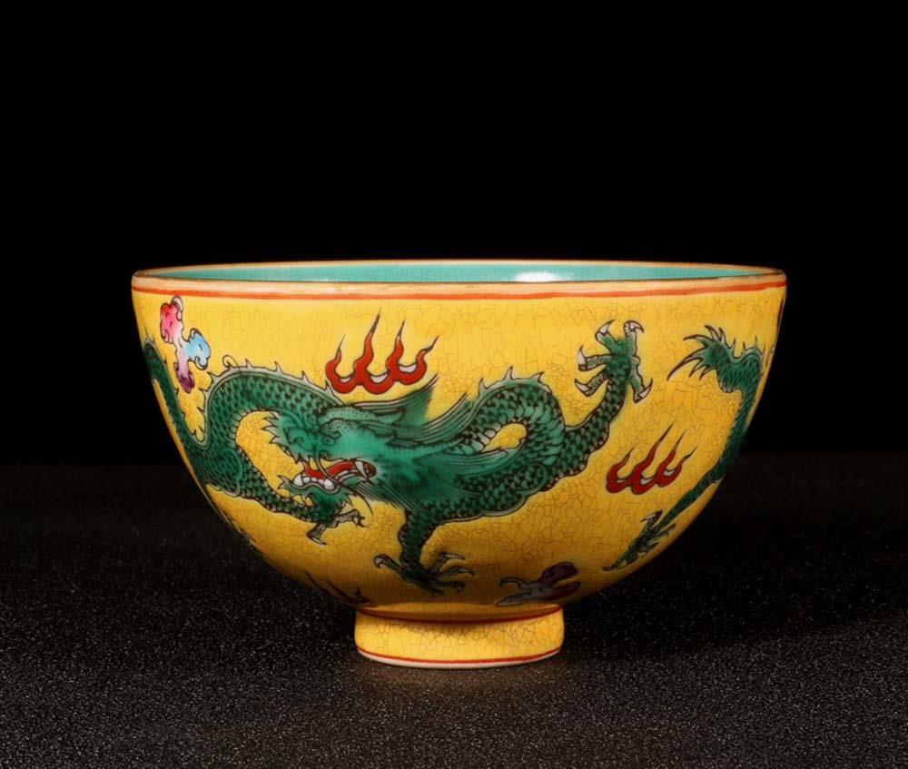 古代　盃、盃台　東Y6-0523① Bonhams : A blue and white 'floral' wine cup Guangxu six