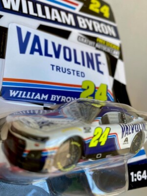 2022 William Byron #24 Valvoline Diecast Car 1:64 Nascar Authentics Wave 7