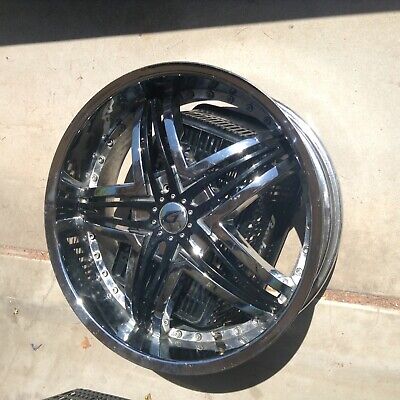 Gianna Wheel Blitz Chrome with Black Insert -- 22 INCH WHEEL Gianna Wheel Blitz Chrome with Black Insert -- 22 INCH WHEEL