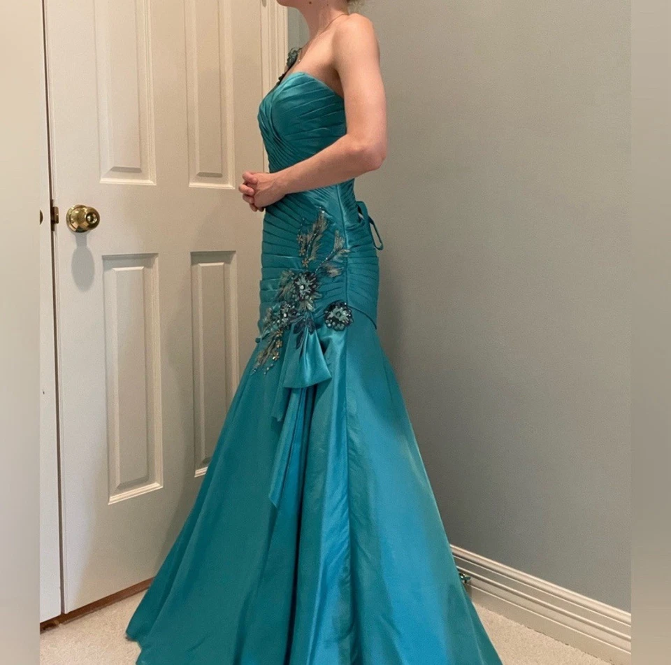 很漂亮! 蓝绿色美人鱼刺绣礼服 - 状况完好 — 第 3/4 张图片