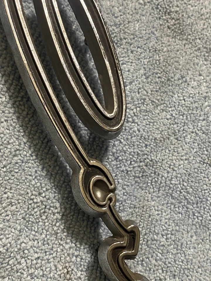 Dodge Coronet 1965-1966 emblema insignia OEM Mopar 2 puertas techo rígido guión 2448834 Foto 2 de 4