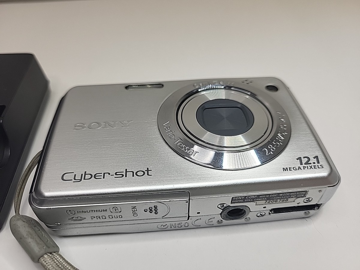 Sony Cyber-shot DSC-W220 Digital Camera Silver Working w/ Battery