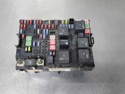 2007-2009 Chevy Equinox Pontiac Engine Junction Block Fuse Box Assembly 25820408