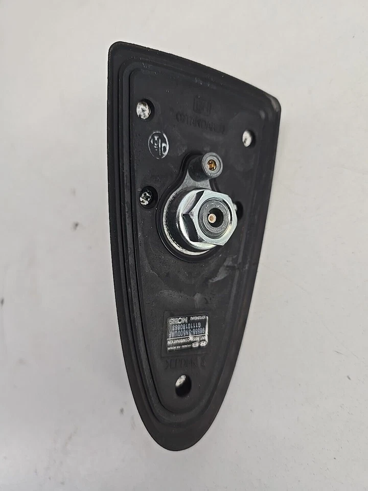 Antena de aleta de tiburón techo Hyundai Equus 2011-2013 - Phantom Black 96555-3N500-AF Foto 3 de 4