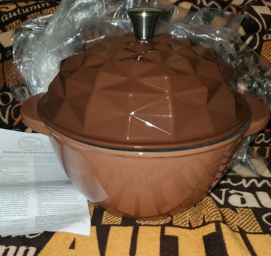 Dash Of That ACORN DESIGN Quart Enameled Cast Iron Dutch