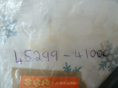 NOS SUZUKI RM 400 SP370 SEAT FRAME RUBBER CUSHION P/N 45299-41000 - Picture 3 of 3