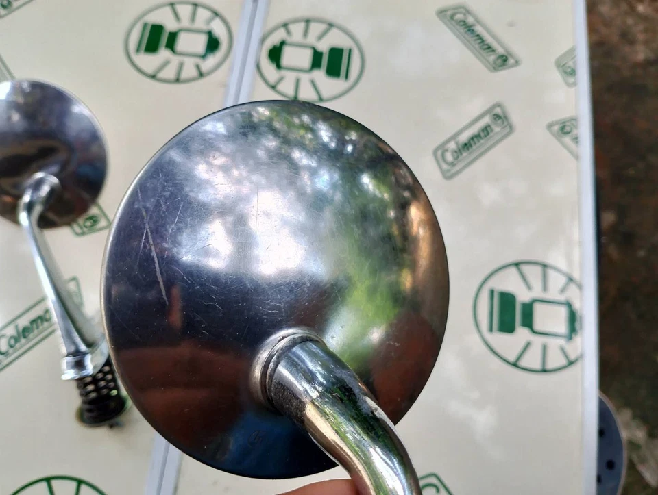 Espejo guardabarros original Mazda R100 1200 1300 Foto 3 de 4