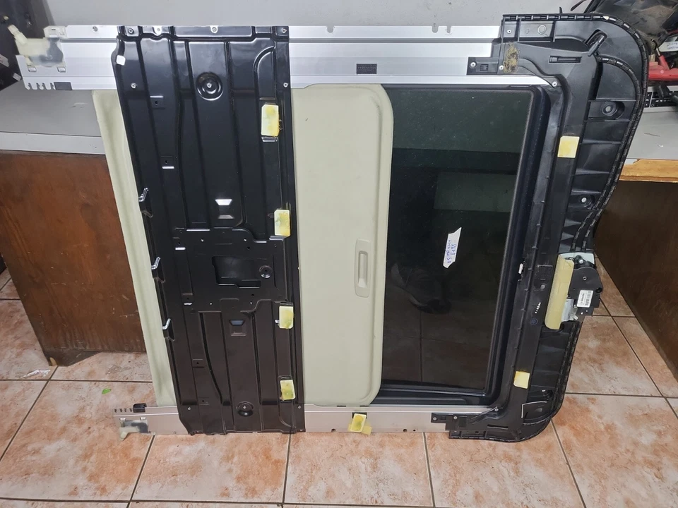 Infiniti FX35 2005 año específico OEM fábrica techo corredizo vidrio y marco OEM Foto 2 de 2