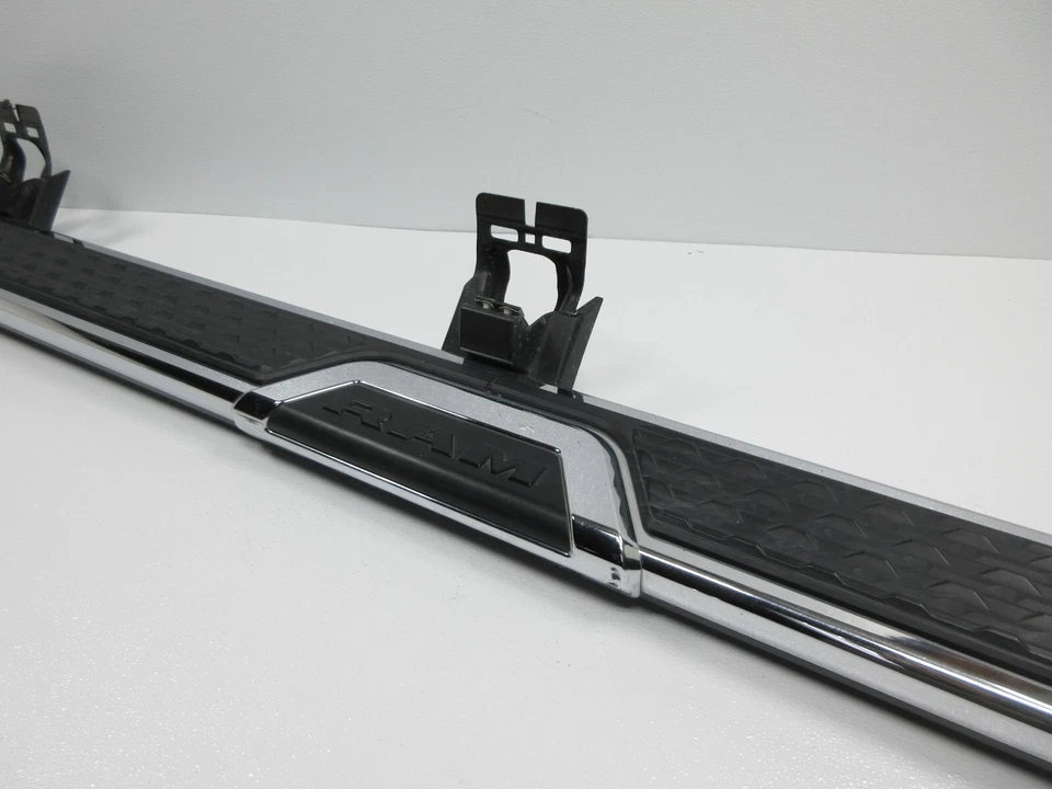 Tabla de correr, derecha Dodge Ram 68361672aa 2019-2025 OEM Foto 3 de 4