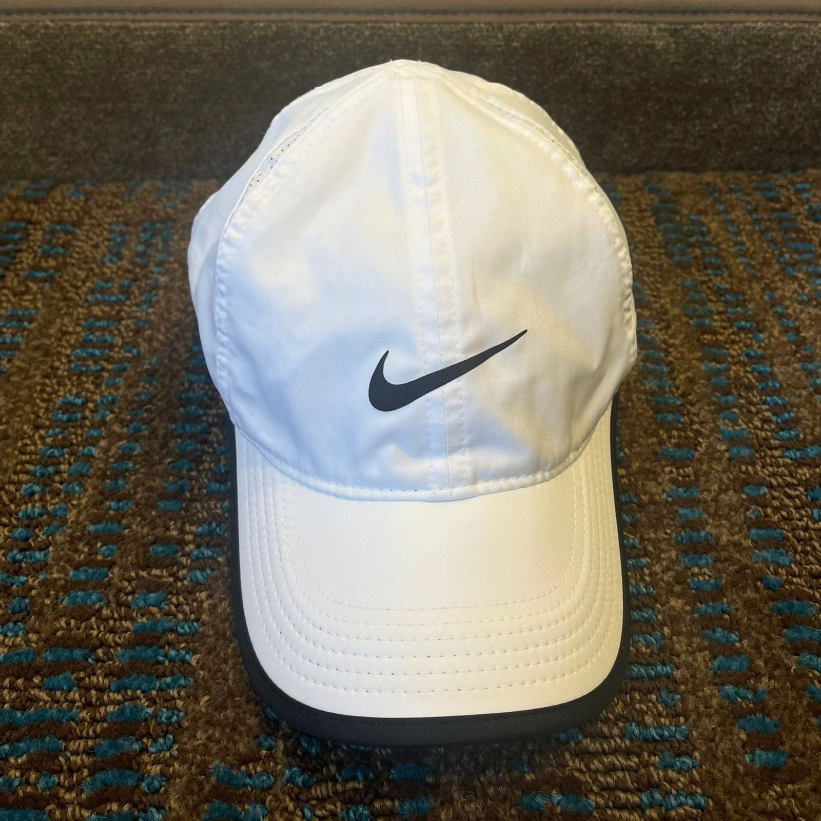 Nike Featherlight Comfort Cap Dri Fit Running Tennis White Sportwear Hat