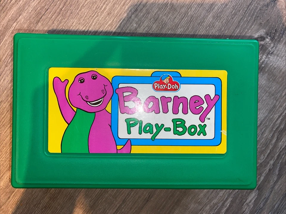 Caja de baratijas Barney Play-Doh Play 1993 vintage verde (interior vacío) Foto 2 de 4