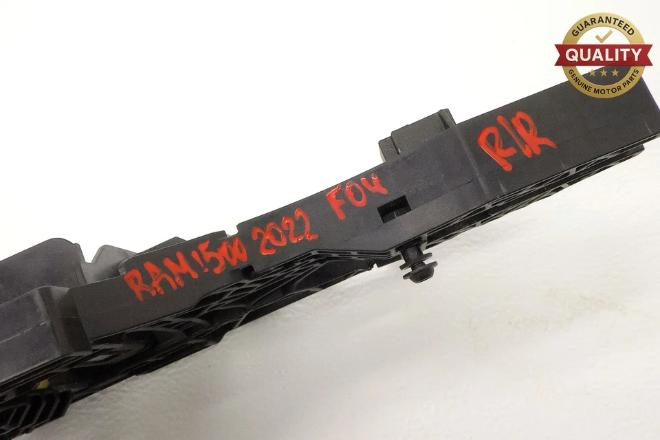 RAM 1500 2019-2024 soporte de manija de puerta exterior trasera derecha OEM Foto 4 de 4