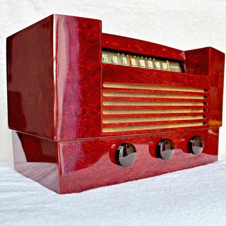 AMAZING 1946 RCA MODEL 66X8 TUNA BOAT MAROON/RED CATALIN RADIO PLAYS WELL!