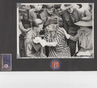1939 HELEN KELLER ORIGINAL PHOTO PINNING MEDAL ON BOY SCOUT NY WORLDS FAIR