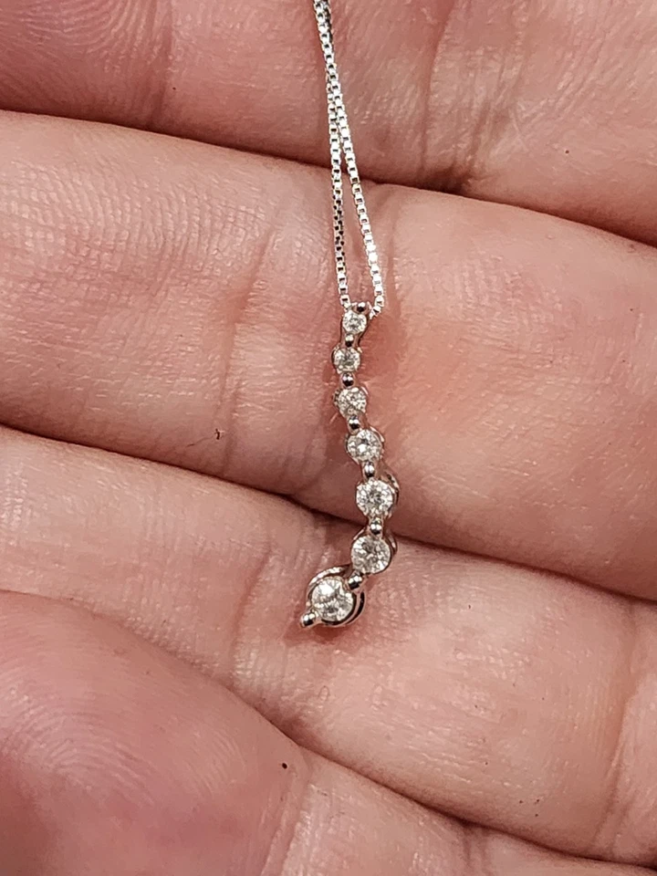 10k white gold diamond journey Necklace. 18in 10k White box chain - Image 3 of 4