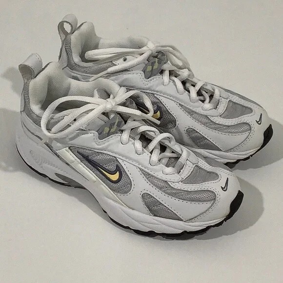 NIB Boys Nike White Gray Silver Yellow Xccelerator Athletic