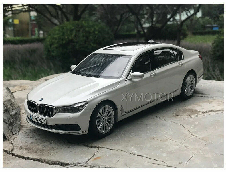 1/18 BMW 7 Series 750Li G12 2017 Diecast Model Car Toys Kids 1/18 BMW 7 Series 750Li G12 2017 Diecast Model Car Toys Kids