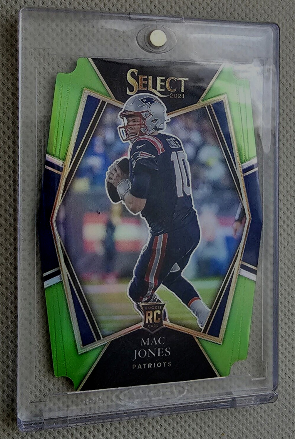 2021 Select Mac Jones Neon Green Prizm Premier Level Die-Cut RC #082/349