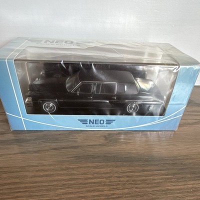 Neo Scale Models Cadillac Fleetwood Formal Limousine 1980 1:43 Resin Black