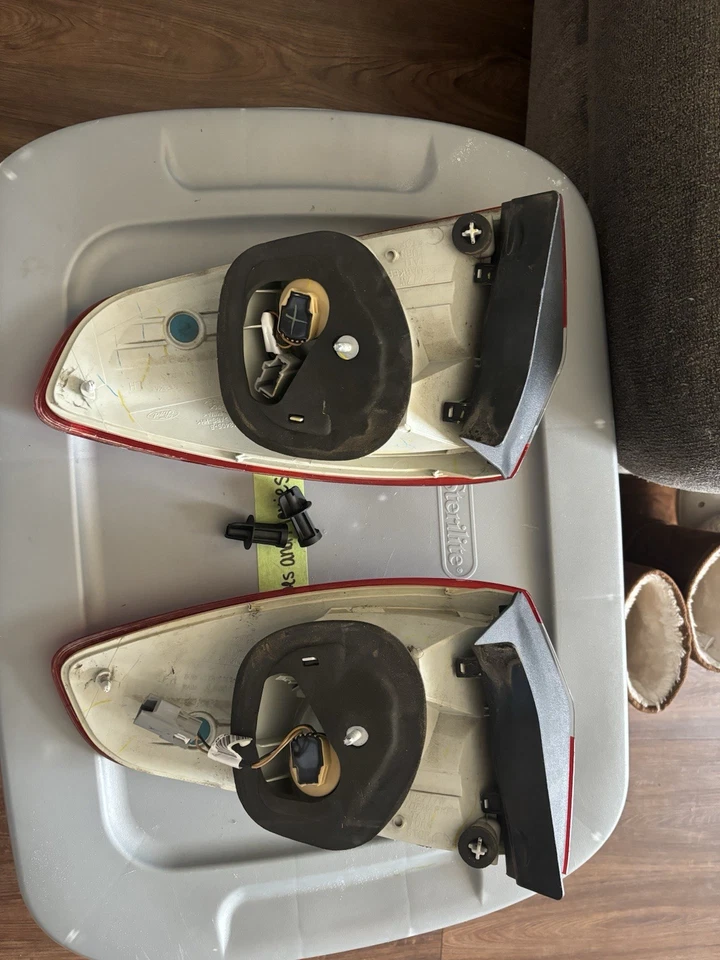 Lanternas traseiras off A 2016 Ford Fiesta Se - Imagem 2 de 4