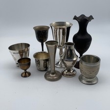 Vintage gemischtes Metallwaren Konvolut 9 Kelche Tassen Vasen silberfarben Deko