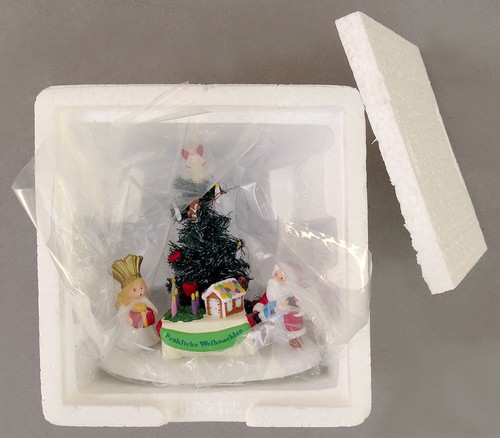 Christmas Around the World Dept 56 North Pole Santa Claus Figurine Germany 57200 - Picture 2 of 3