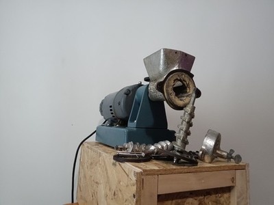 U.S.A. QCG 4E Electric  Grain Grinding Mill 115V  PRO STRAUB W/ Wet & Dry augers