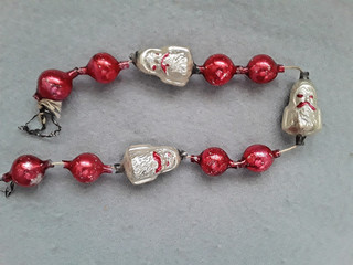 RARE ANTIQUE GERMAN GLASS BEADED GARLAND WITH DOUBLE FACED SANTA HEADS 1920s