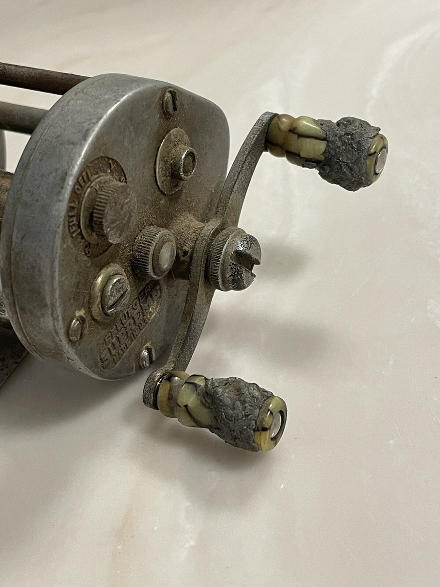 VINTAGE PFLUEGER SUPREME FISHING REEL MADE IN THE USA Spinning