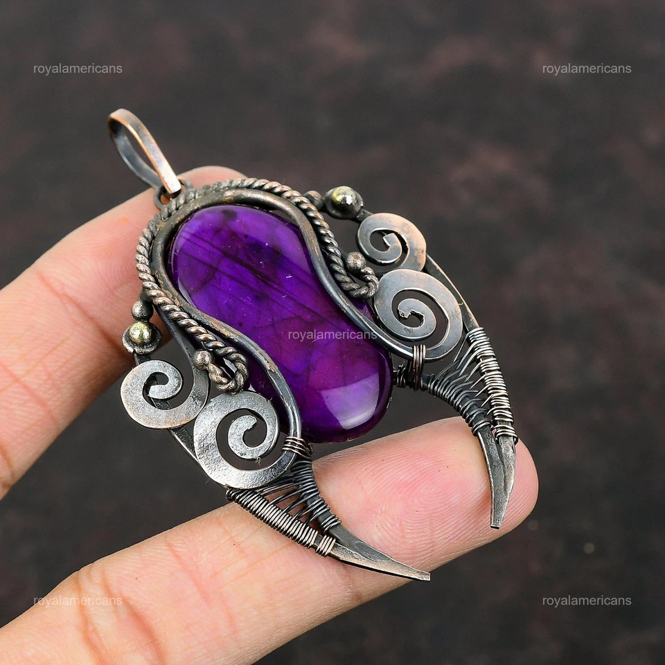 Colgante de compromiso de cobre con piedras preciosas de labradorita de fuego púrpura hecho a mano envuelto en alambre Foto 3 de 4