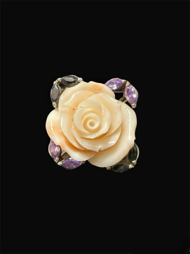 Anello con rosa in Corallo Oro nove carati zaffiri e ametiste - Immagine 2 di 4