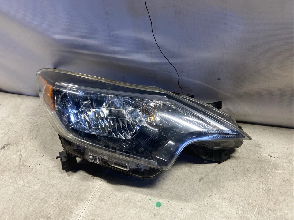 Faro halógeno derecho Nissan Versa Note 2017 2018 2019 OEM Foto 3 de 4
