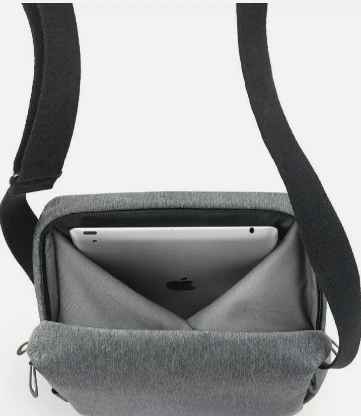 COTEetCIEL TABLET KIT BAG FOR IPAD ANDROID MESSENGER STYLE PADDED BAG - Grey - Image 4 of 4