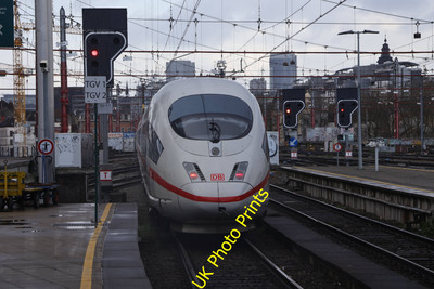 Foto SNCB Belgische Eisenbahn 6x4 DB ICE Zug Ankunft in Brüssel - Mitte um 2023 P2