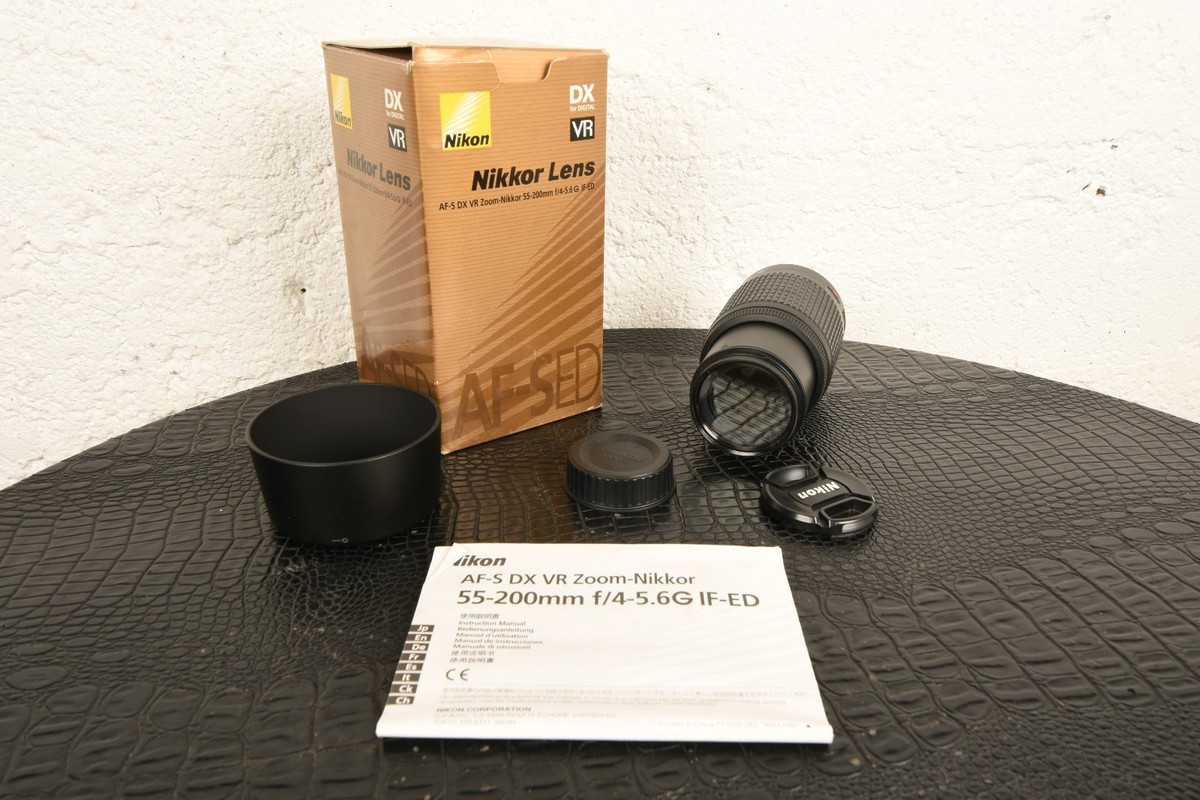 Nikon DX AF-S Zoom NIKKOR 55-200mm f/4-5.6G ED VR Lens Caps Hood