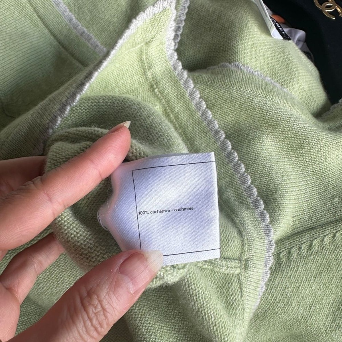 Chanel Limited Edition Sweater Green Cardigan CC Turnlock Chanel Limited Edition Sweater Green Cardigan CC Turnlock