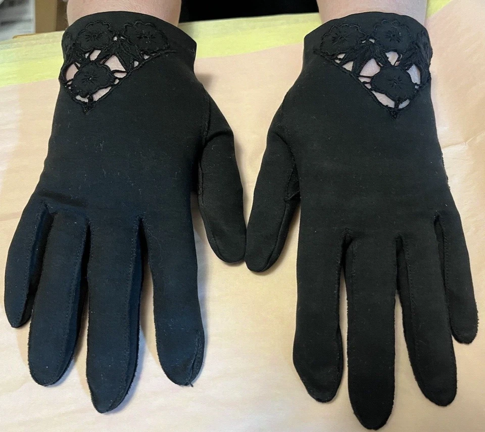 Guantes de muñeca vintage años 50/60 de algodón negro recortado encaje borde flora damas Foto 3 de 4